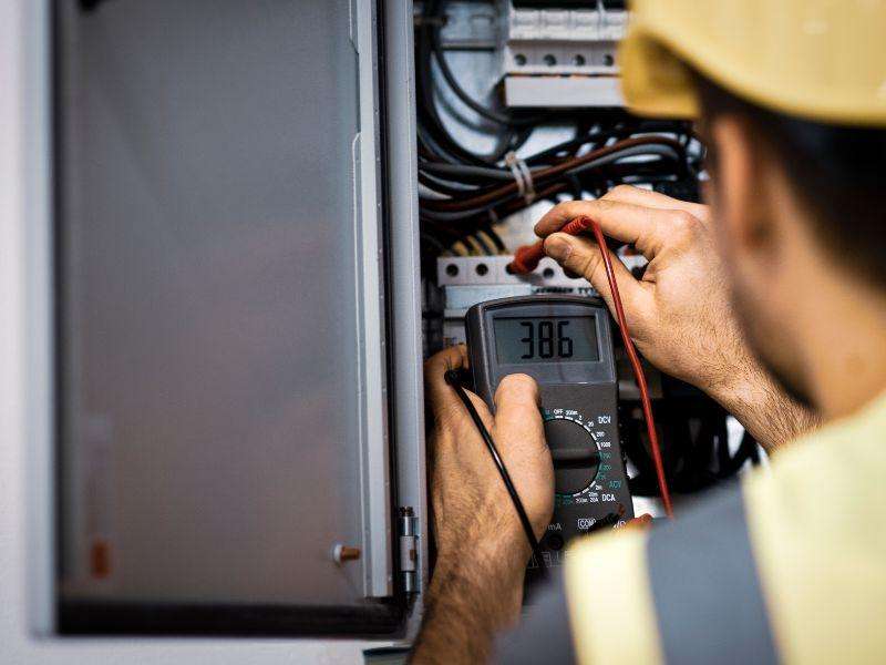 electrical panel installer